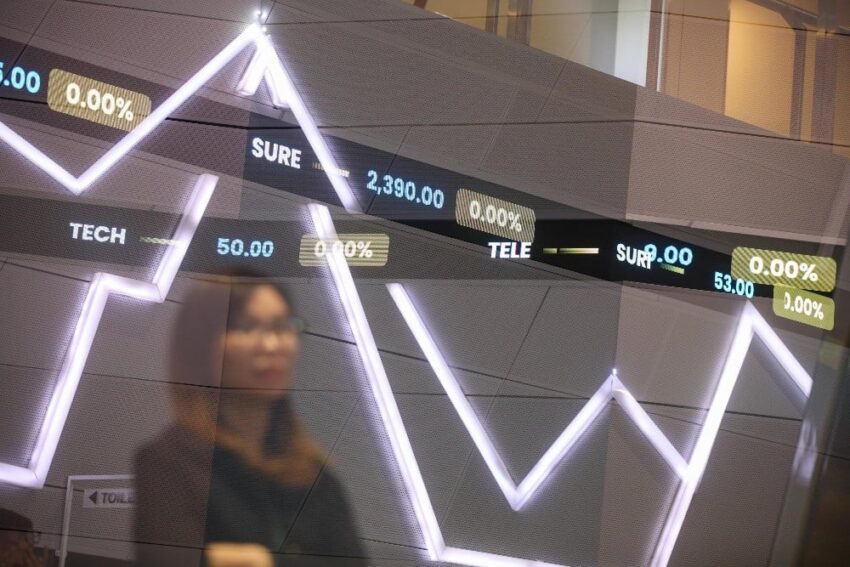 IHSG Hari Ini (14/8) Dibuka Menguat, Bidik 8.000; Saham TLKM, BREN, DSSA Menguat